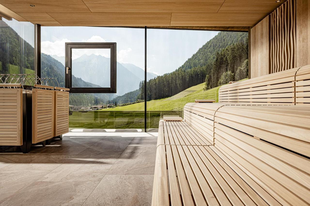 Alpine Luxury Spa Resort Schwarzenstein Lutago Luaran gambar