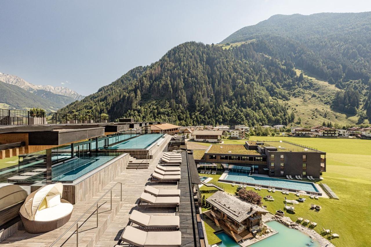 Alpine Luxury Spa Resort Schwarzenstein Lutago Luaran gambar