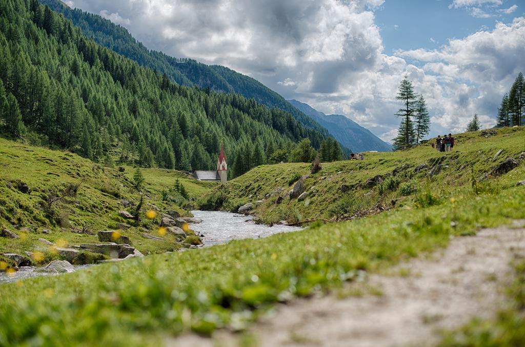Alpine Luxury Spa Resort Schwarzenstein Lutago Luaran gambar